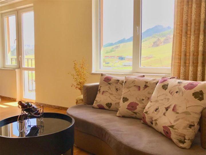 Takhi Resort Terelj Yoliin Hural Exterior foto